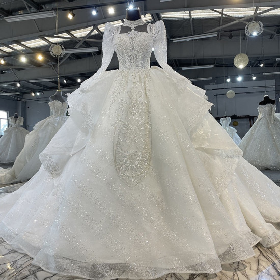 Women's wedding dress with long sleeves