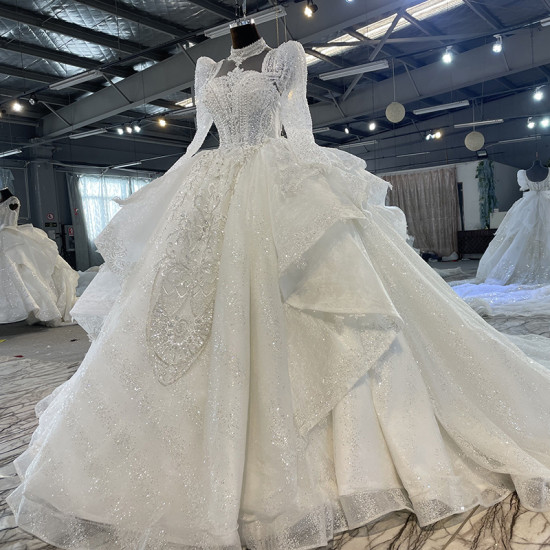 Women's wedding dress with long sleeves