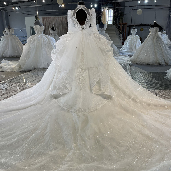 Women's wedding dress with long sleeves