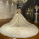 فستان زفاف كلاسيك بتصميم فاخر، بأكمام طويلة، مصنوع من الدانتيل ومطرز بالخرز من بابلون ديزاينر